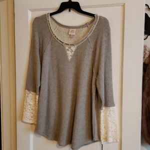 Knox rose sweatshirt/tunic with laced sleeves